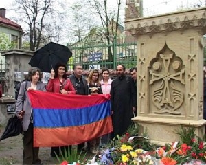 38 - Modlitwa pod Chaczkarem w Krakowie w 90 rocznicę ludobójstwa Ormian w Turcji - kwiecień 2005 r.