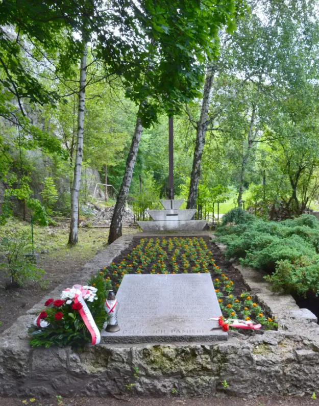 Screenshot_2020-07-25 Pamięci ofiar niemieckiego obozu „Liban”