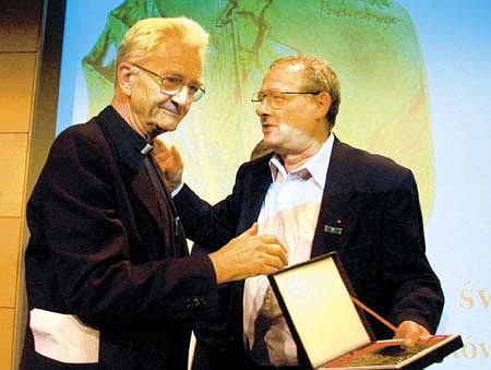 Boniecki–po-lewej–i-Adam-Michnik-z-Meda