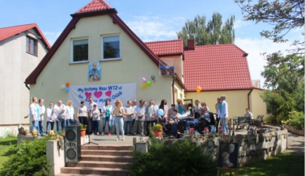 Screenshot 2021-06-04 at 09-28-36 Goście, śpiew i poczęstunek Świętowali Dni Brata Alberta i ważne inwestycje