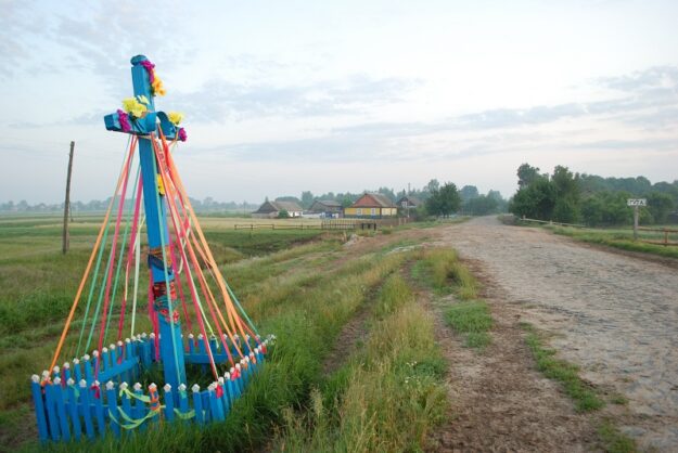 Wjazd do Huty Stepańskiej od strony Kamionki Nowej kre woł horo