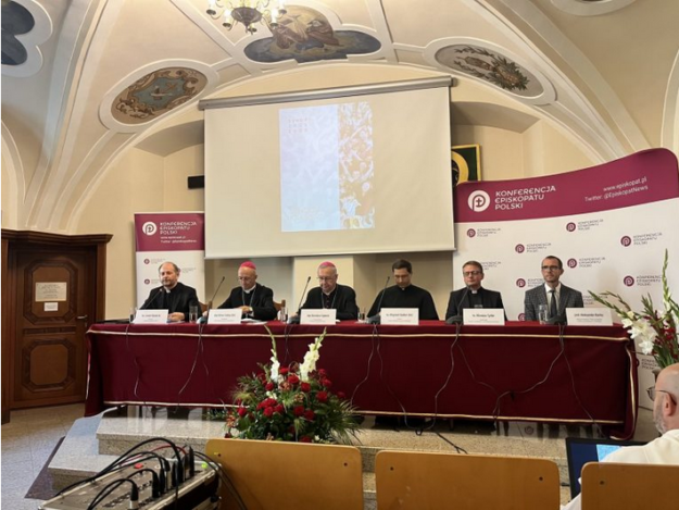 Screenshot 2022-08-25 at 17-32-26 Oderwany od rzeczywistości język słabo słyszane kobiety i młodzież… Podsumowano synod w Polsce eKAI