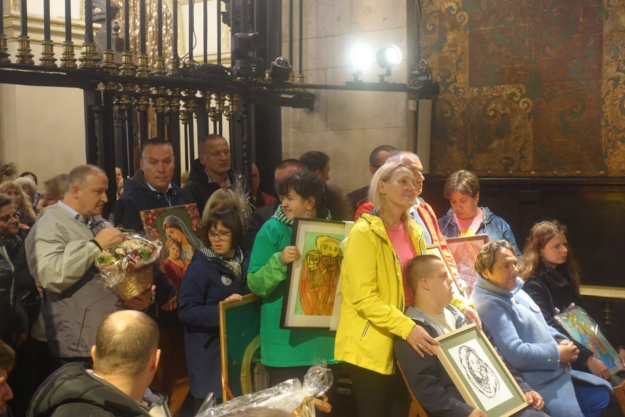 Podopieczni Fundacji im. św. Brata Alberta pielgrzym Jas